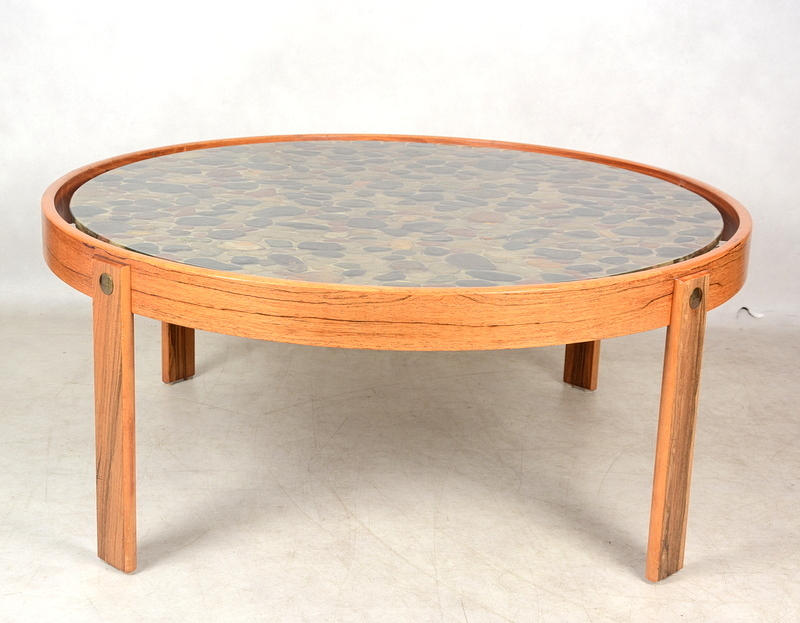 COUCHTISCH, Nussbaum/Plexiglas.