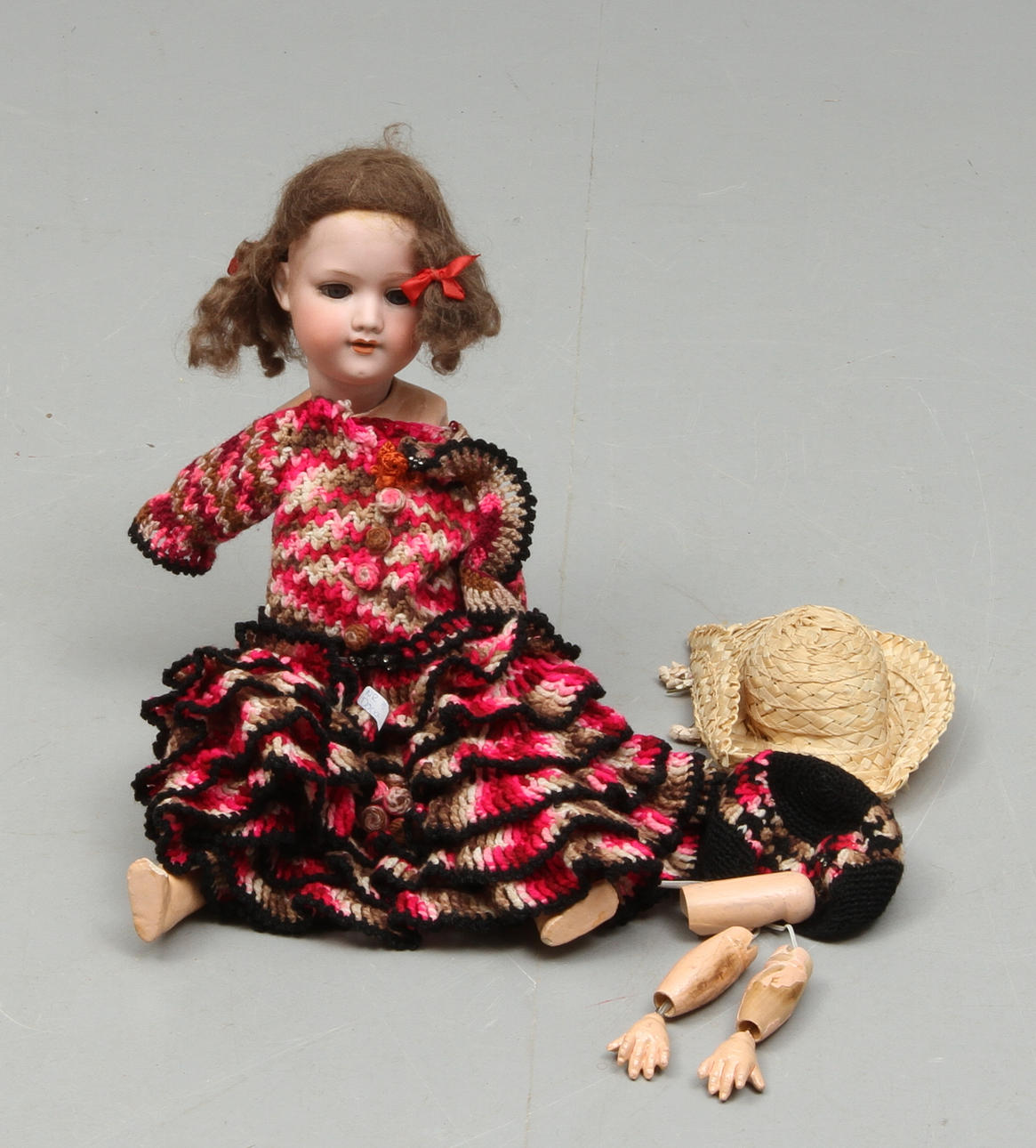 BLUNDDOCKA ARMAND MARSEILLE, biskvihuvud, trä/massakropp. "Armand Marseille, Germany, 390, A 7 M".