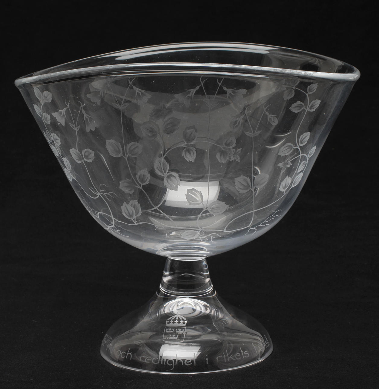 SKÅL på fot, glas, "Linnea", Lisa Bauer, Kosta Boda.