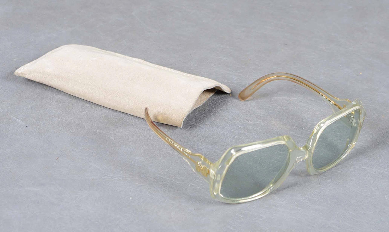 SOLGLASÖGON, Nina Ricci, Paris.