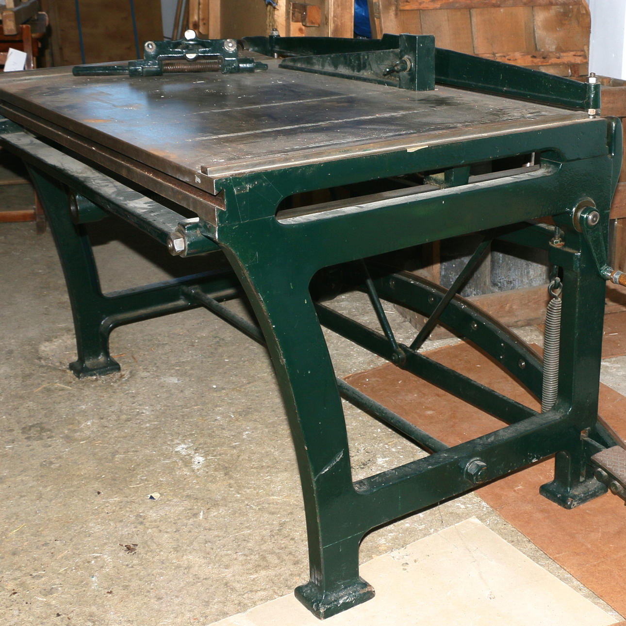 BORD, med plåtkap, sent 1900-tal.