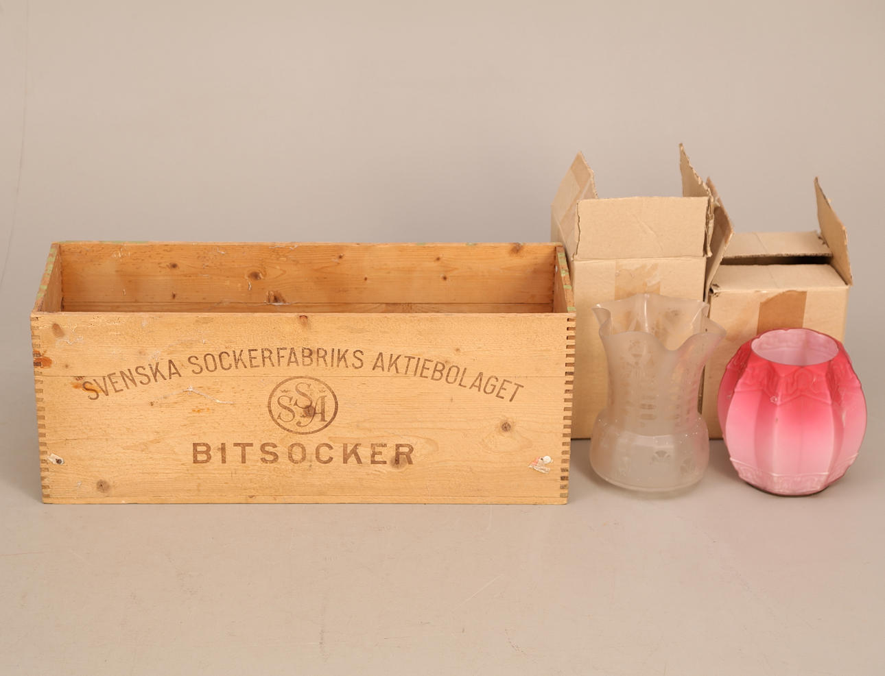 LAMPKUPOR, 2 st, glas + SOCKERLÅDA, trä.