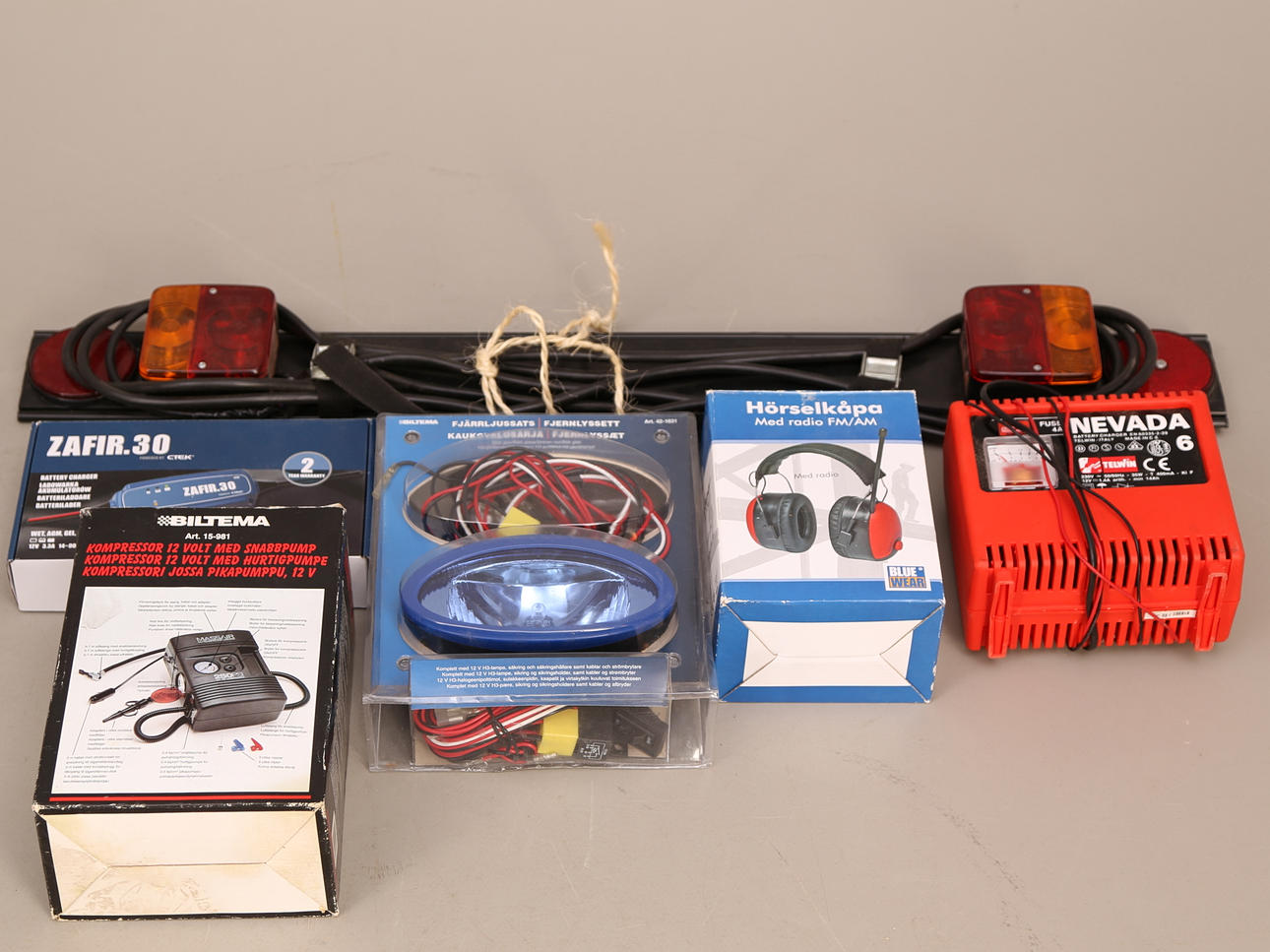 TAIL LIGHTS + 2 BATTERY CHARGERS + COMPRESSOR + MAIN LIGHT SET + HEARING CAP.