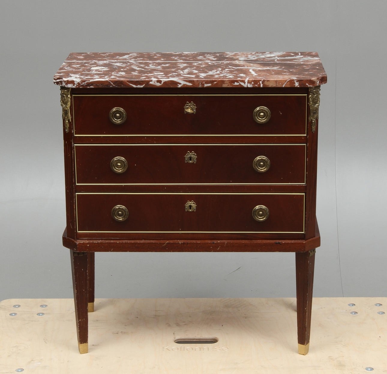 BYRÅ, med stenskiva, gustaviansk stil, 1900-tal.