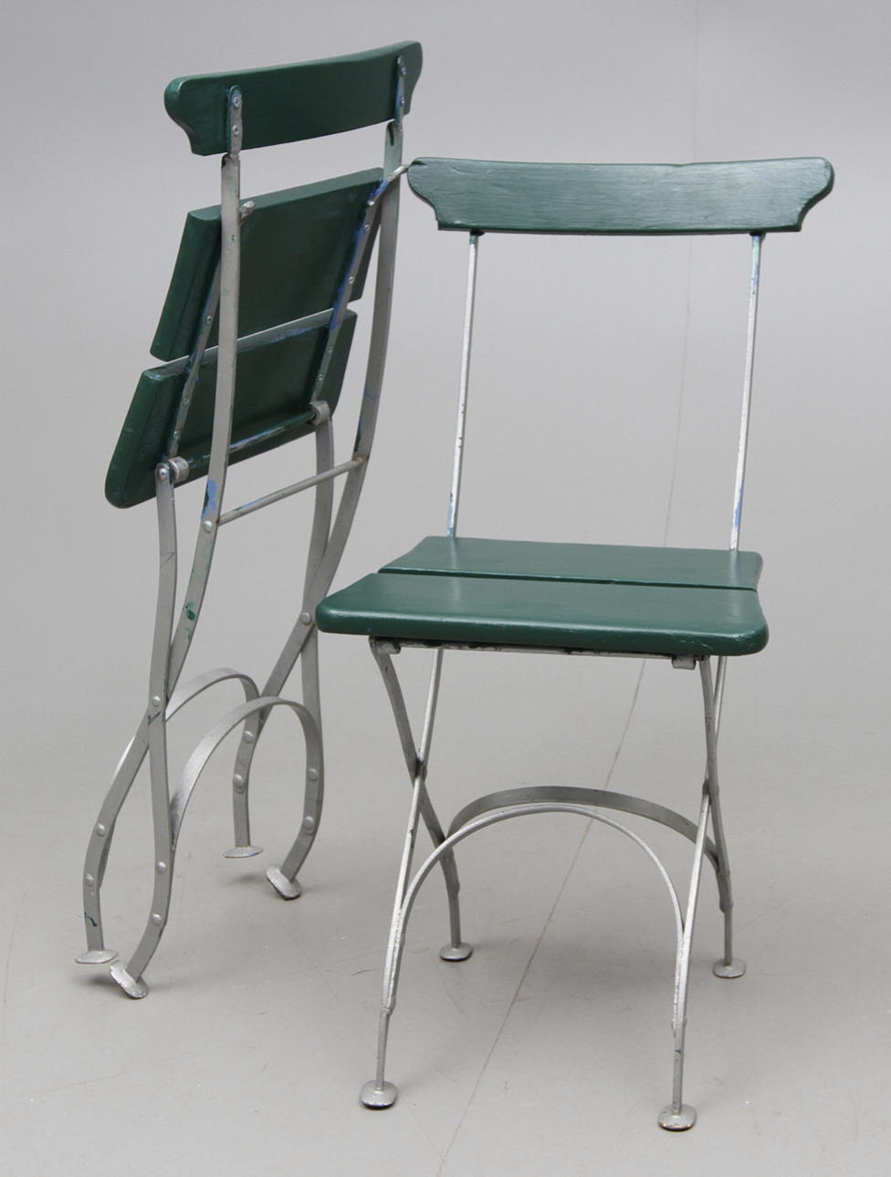 TRÄDGÅRDSSTOLAR, ett par, 1900-talets första hälft.