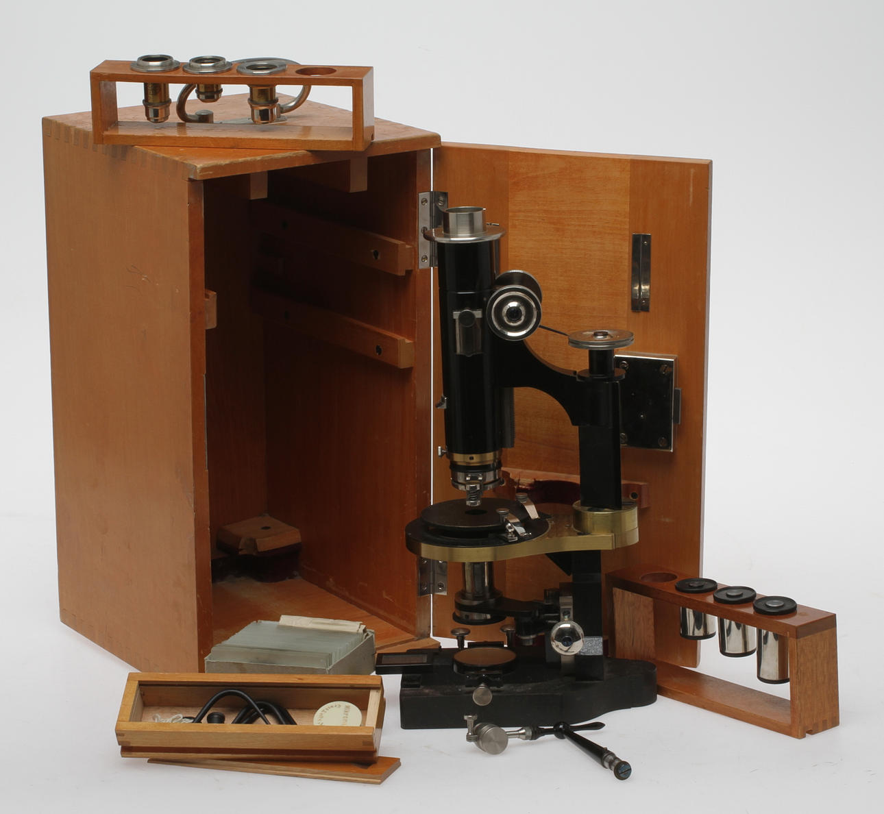 MICROSCOPE with case, case marked Dr. Steeg & Reuter Homburg.