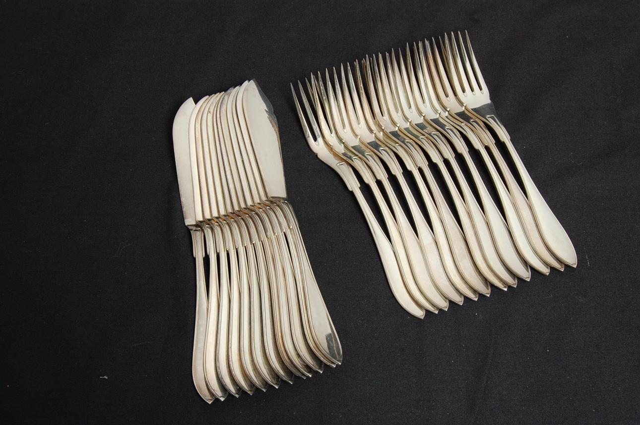 FISKBESTICK, 24 delar, nysilver, " Svenska modellen ".