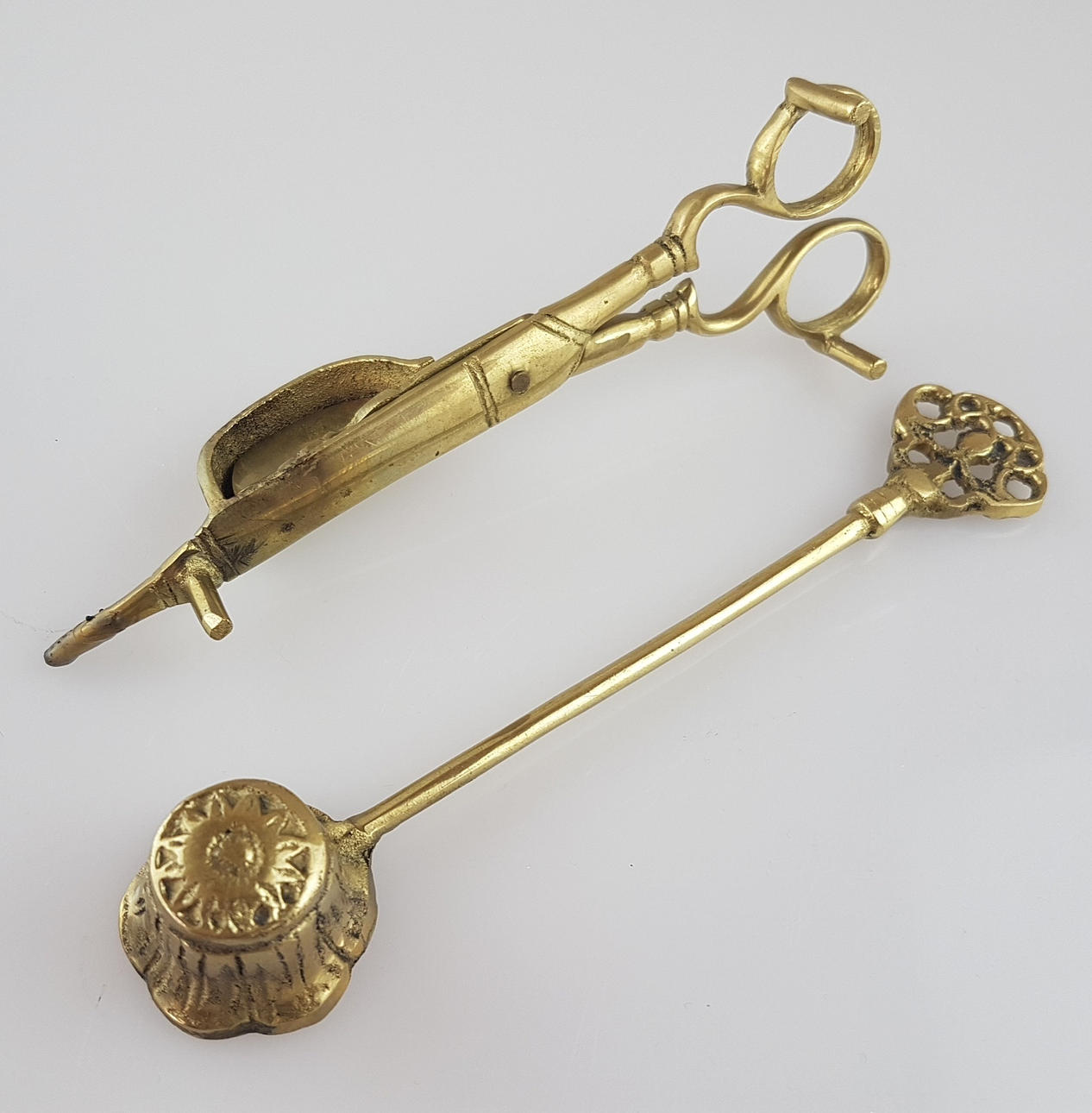 LJUS TILLBEHÖR - MÄSSING, 2-delat.