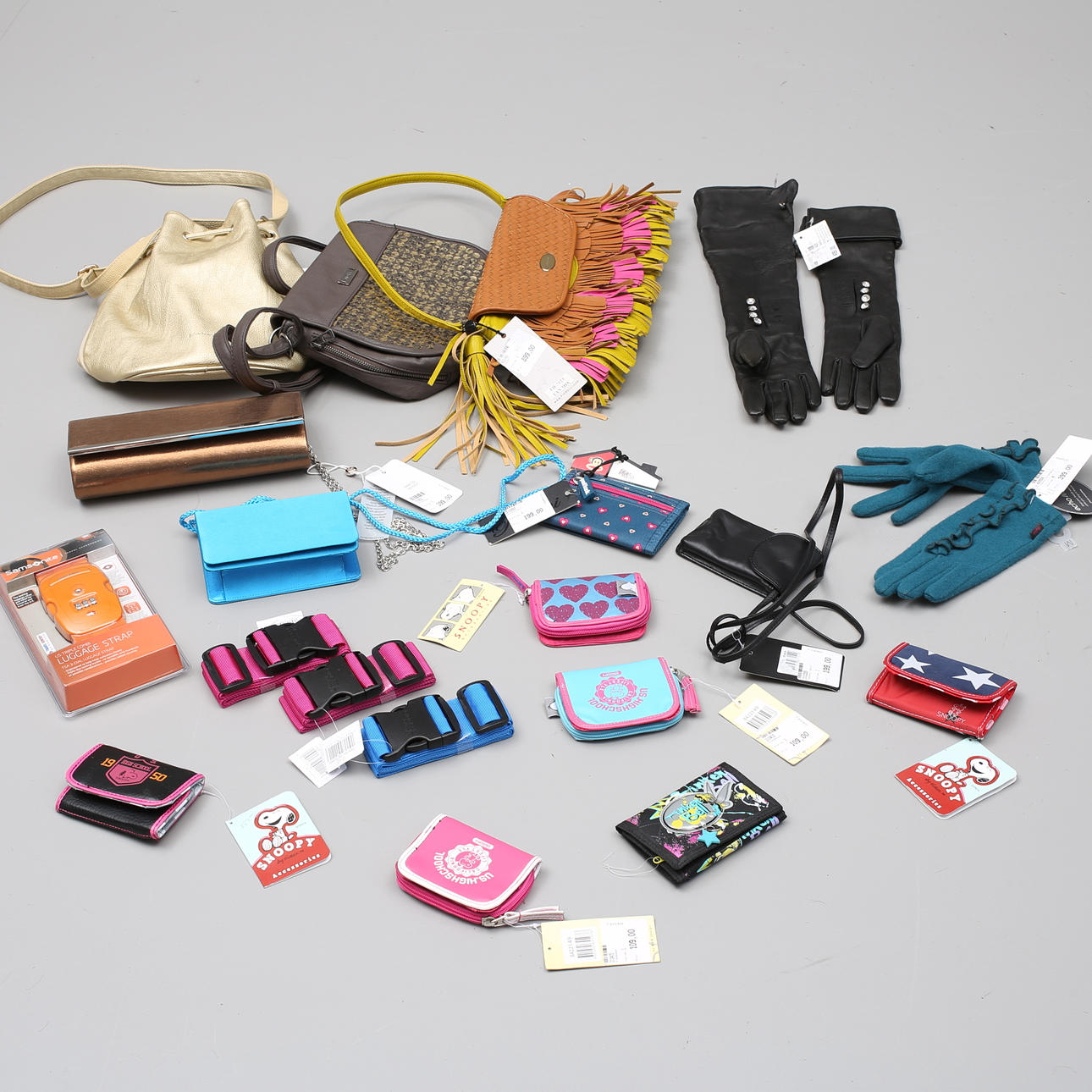 HANDVÄSKOR, HANDSKAR, PLÅNBÖCKER m m, Mexx, Ghepardo, Fiorelli.