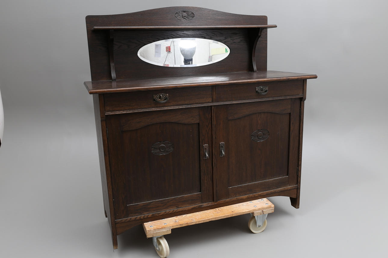 SKÄNK med SPEGEL, 1900-talets första hälft.