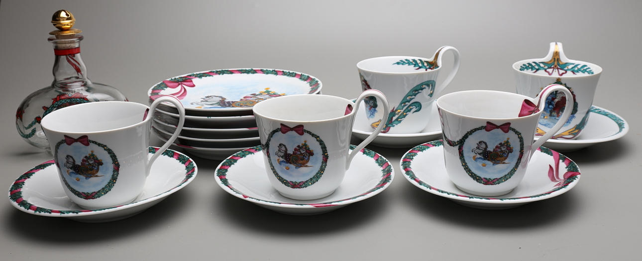 SERVIS, porslin, 15 delar samt KARAFF, Jingle Bells, Kunglig Dansk.