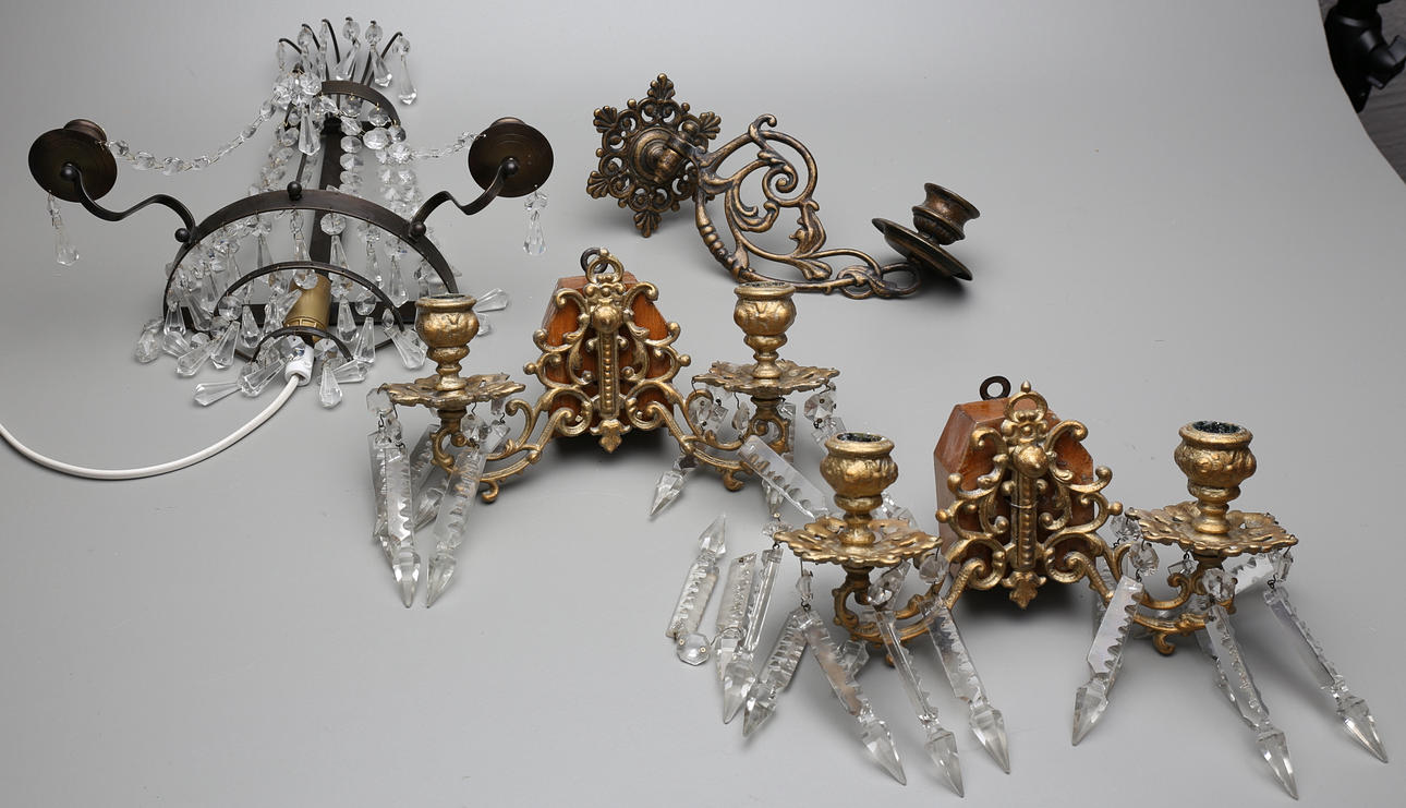 SEINÄVALAISIN, 2 + 1 + 1, mukaan lukien messinki ja kristalli.