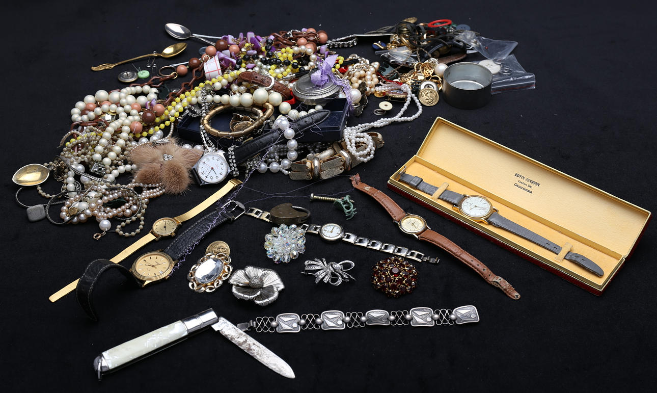 STORT PARTI BIJOUTERIER, bla silver.