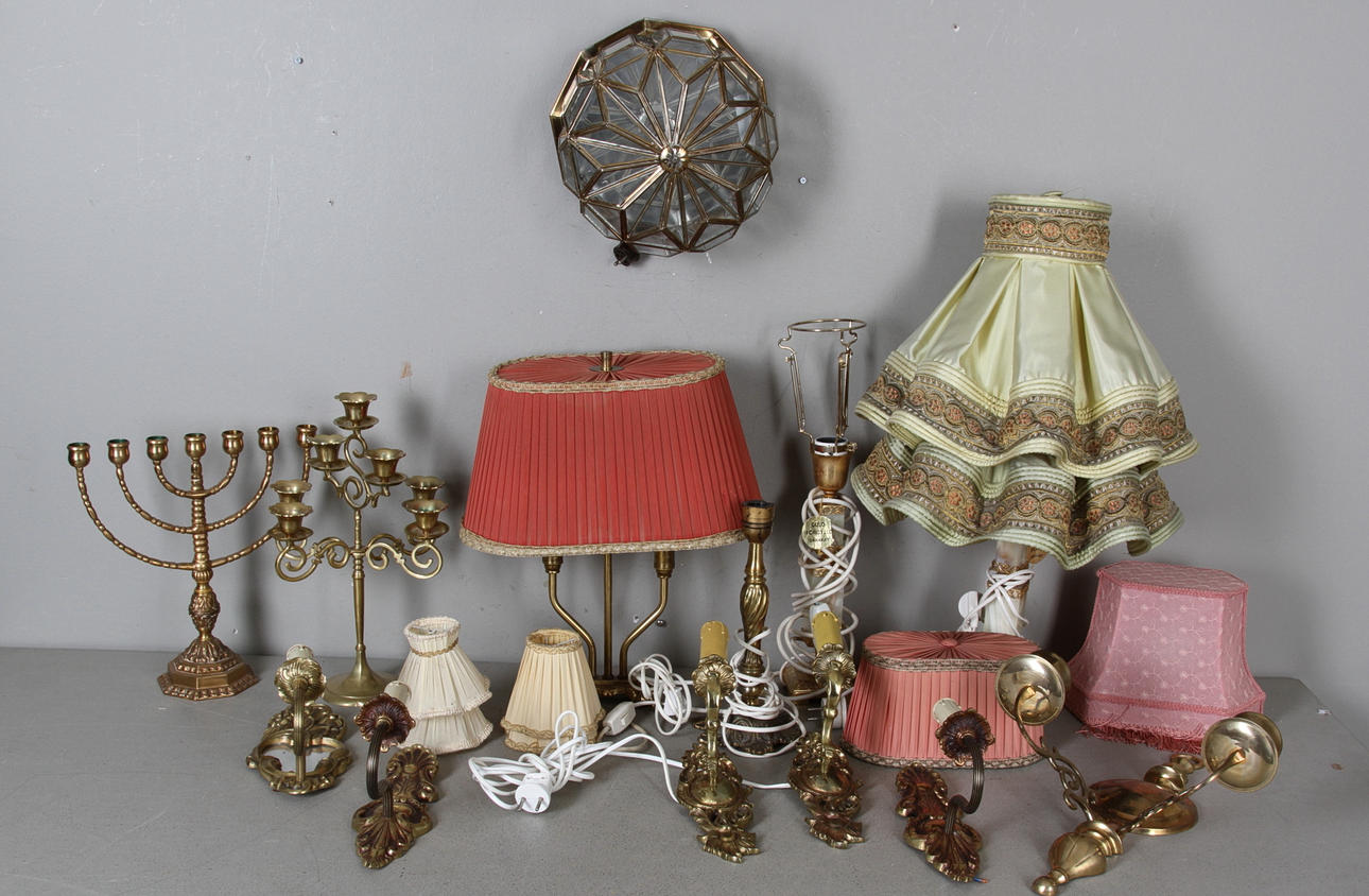 BELYSNINGSFÖREMÅL, bl.a. mässing, 1900-tal.