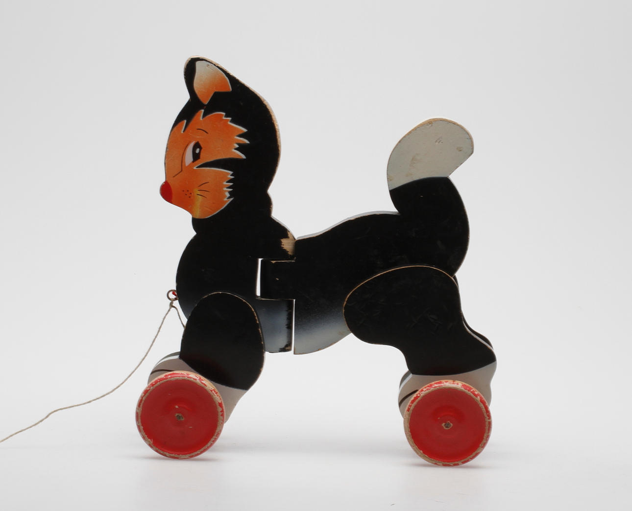 LEKSAKSKATT på HJUL, trä, 1950/60-tal.