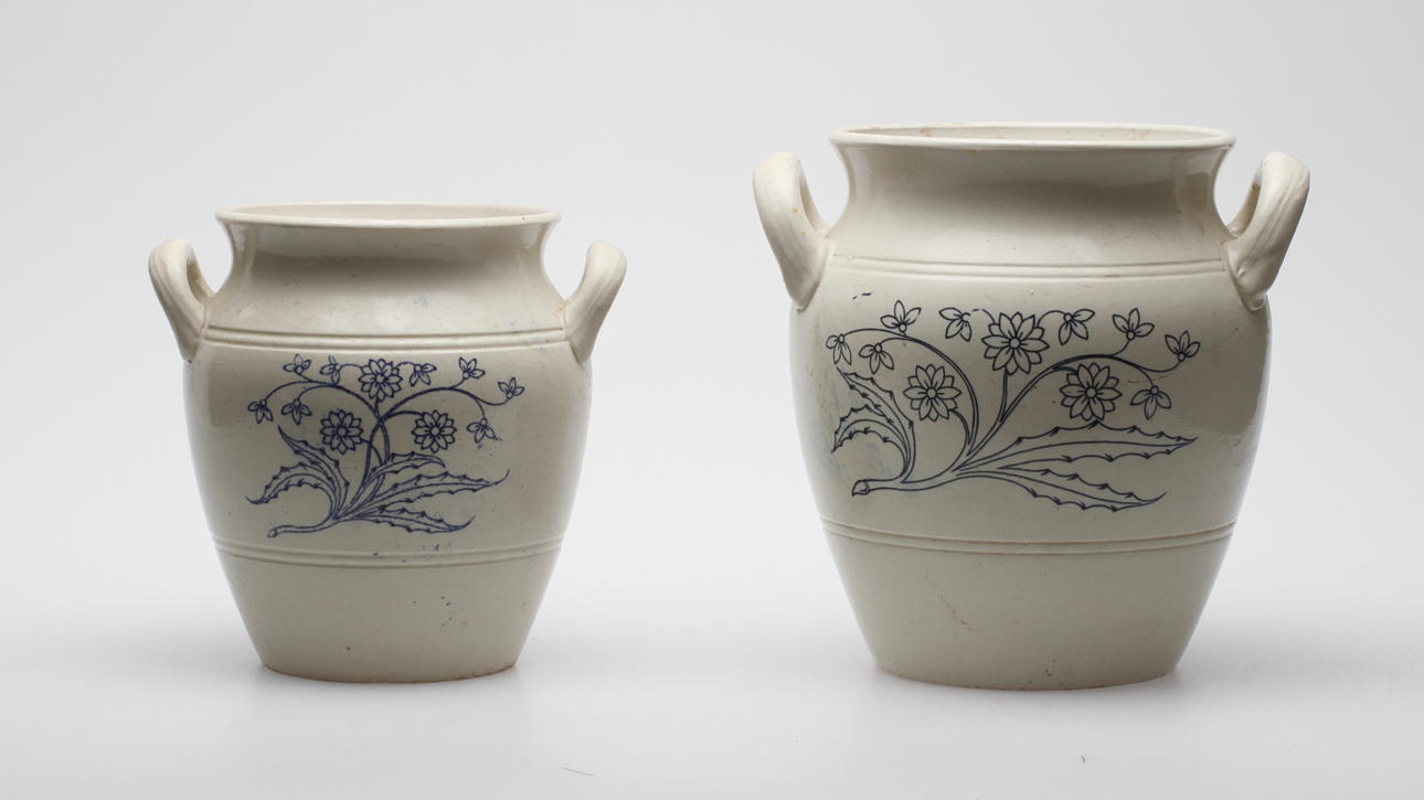 KRUKOR, 2 st, stenmassa, Gustafsberg, omkring 1900.