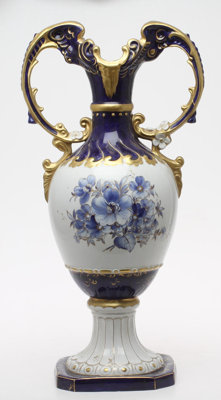 URNA MED HÄNKLAR, porslin, Dux.