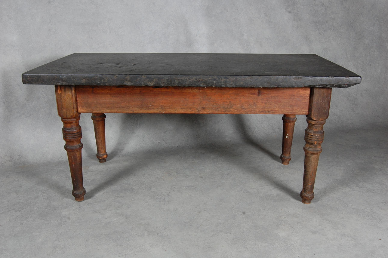 STENBORD, Skåne, med kalkstensskiva från Komstad,1800-tal.