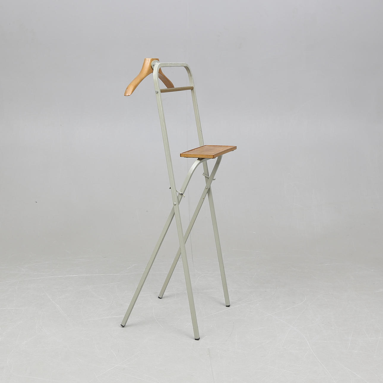 HERRBETJÄNT, metall/trä, 1900-tal.