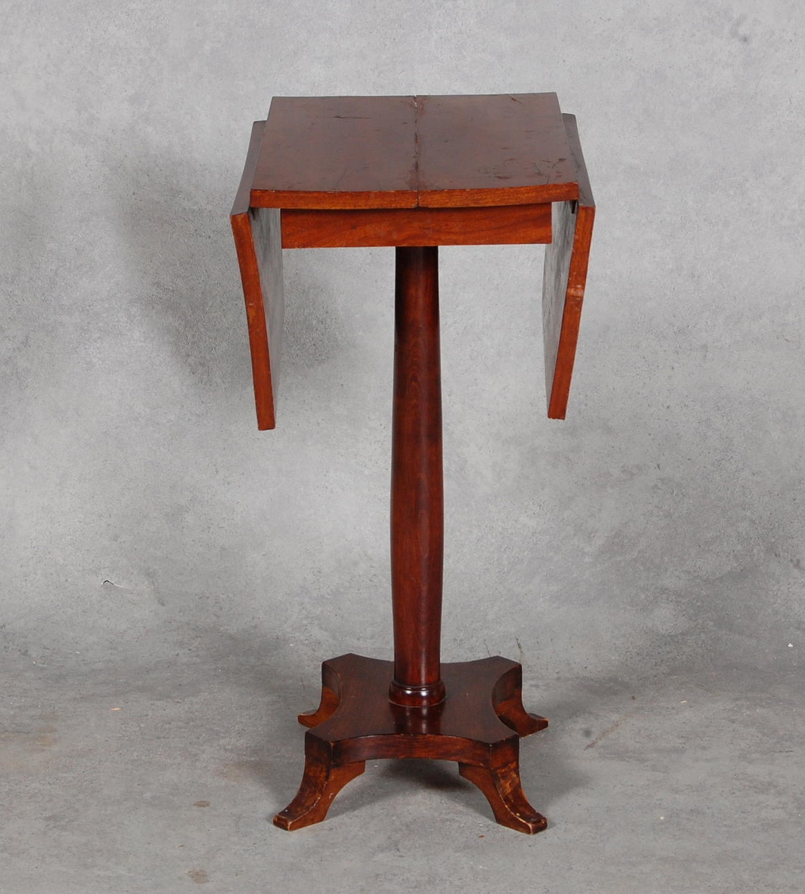 BORD, med klaffar, empire, 1800-tal.