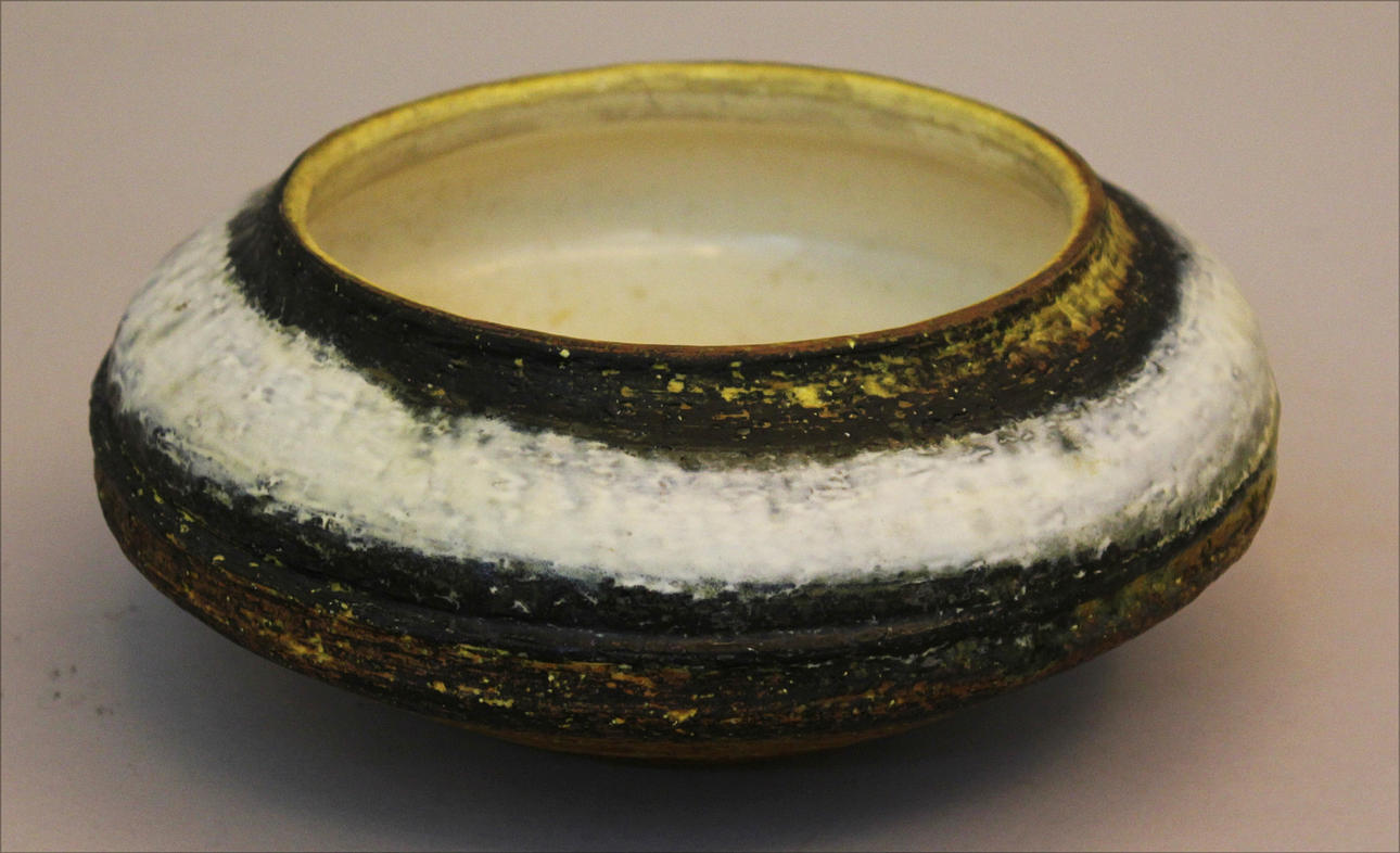 MACELLO FANTONI. Skål i glaserad keramik. Signerad Fantoni, Italy.