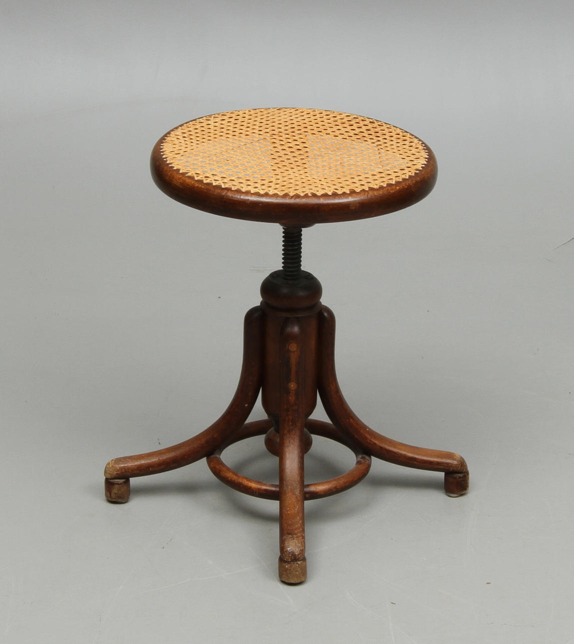 PALL, Thonet, 1900-talets första hälft.