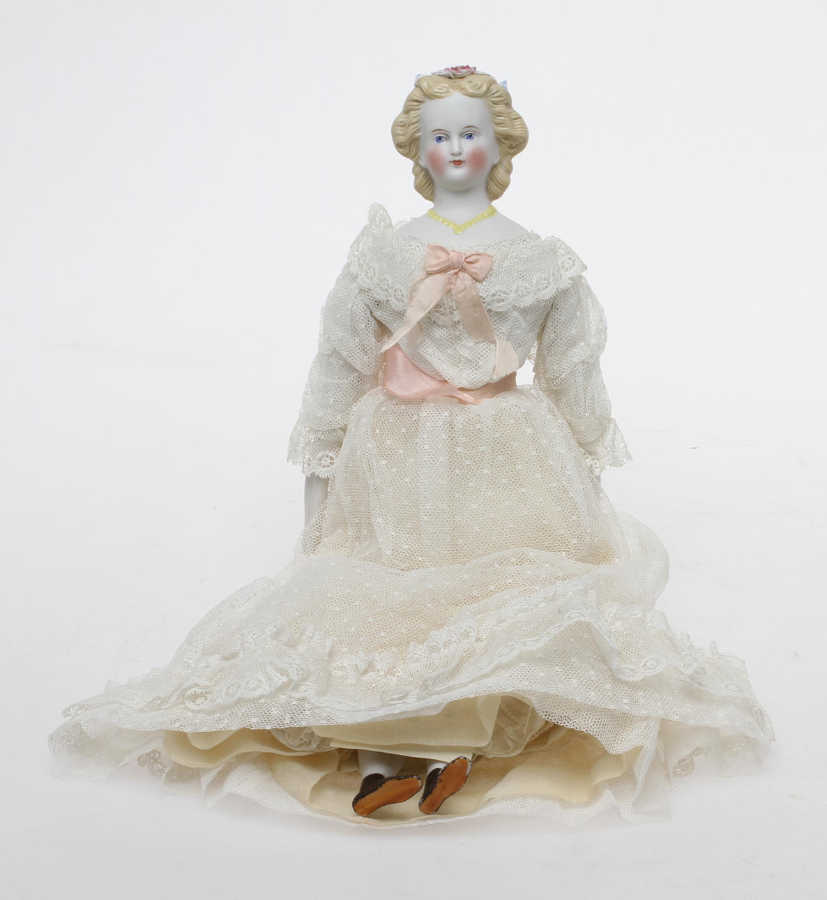 DOCKA biskvihuvud, porslinsarmar och ben. Tygkropp.