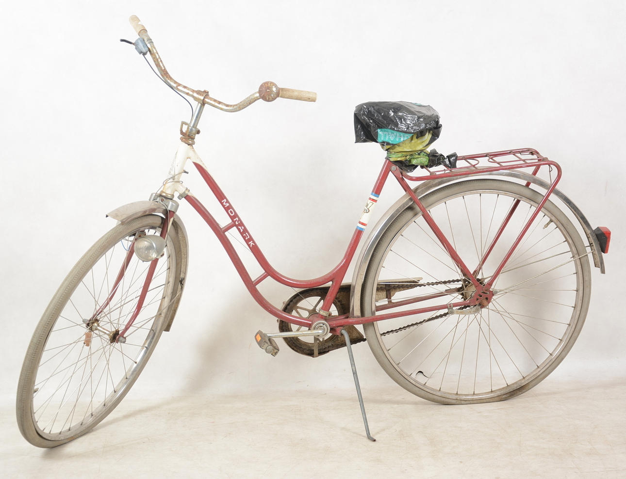 DAMCYKEL, Monark.