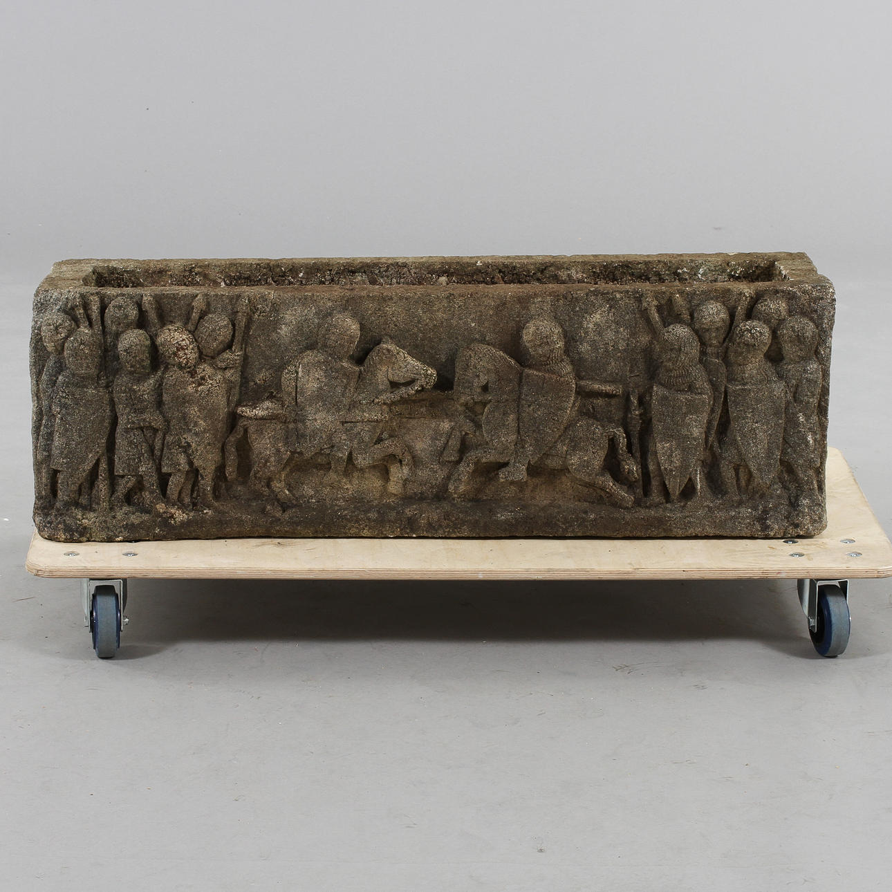 KAR PÅ BEN, gjutmassa, 1800-tal.