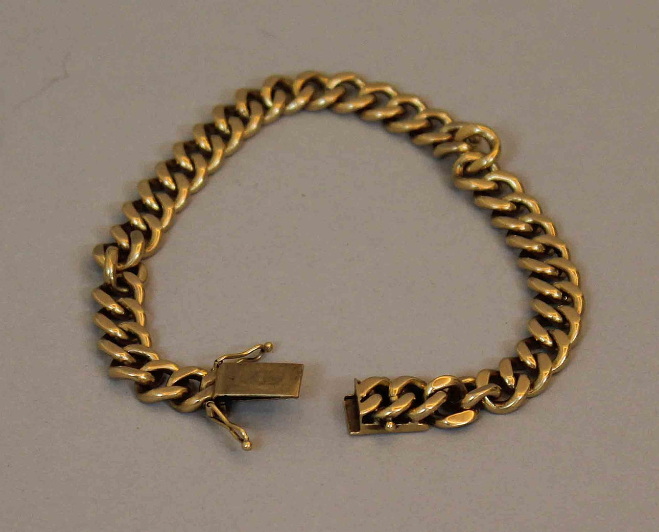 GULDARMBAND. 18K. Totalvikt 48,6 gram.