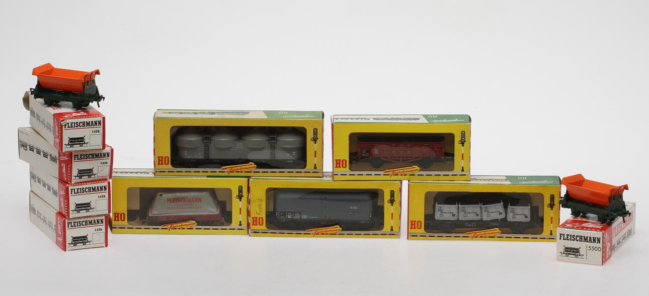 MODELLTÅG FLEISCHMANN 10 godsvagnar 4x1456, 5500, 1497, 1492, 1473, 1455 och 1451 i originalkartonger.
