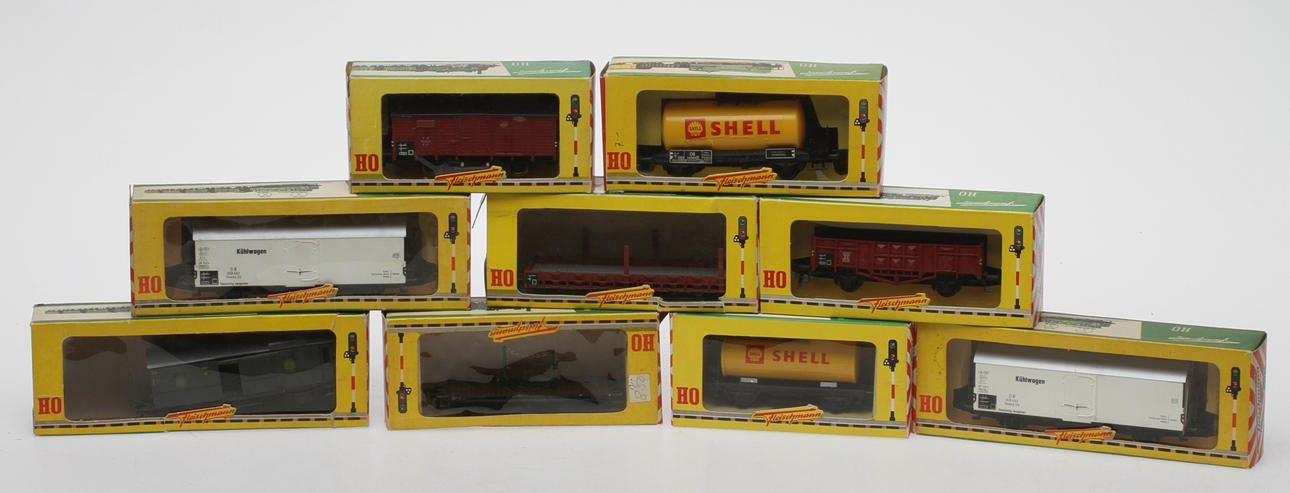 MODELLTÅG FLEISCHMANN 9 vagnar 1405, 1452, 1215, 1455, 1464, 1467, 1467, 1453 och 1475 i originalkartonger.