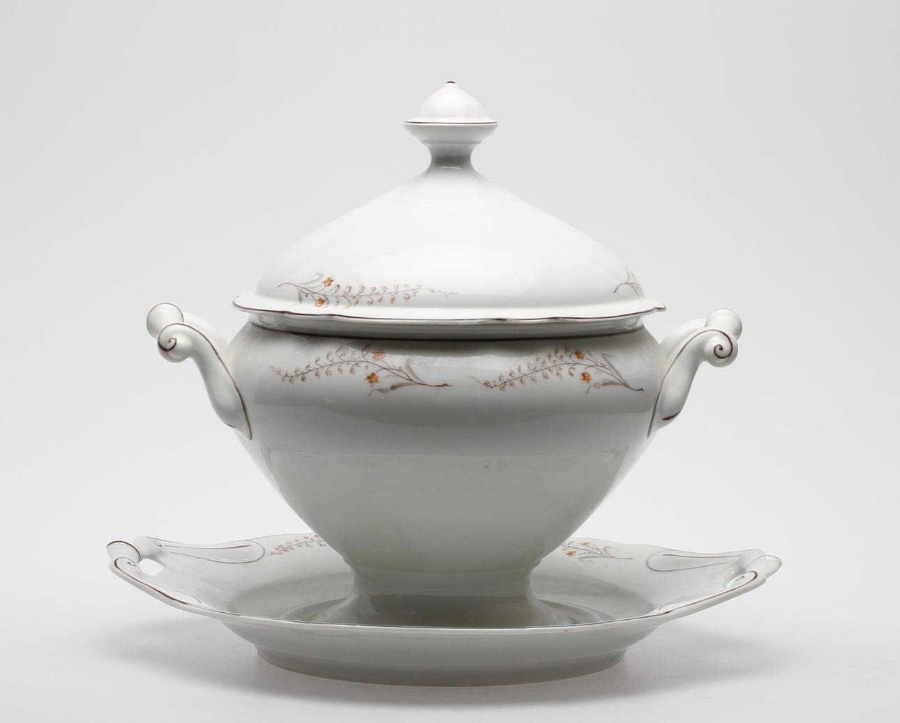 TERRIN med FAT, porslin, Hans&Czjzek, Schlaggenwald, Tjeckoslovakien.