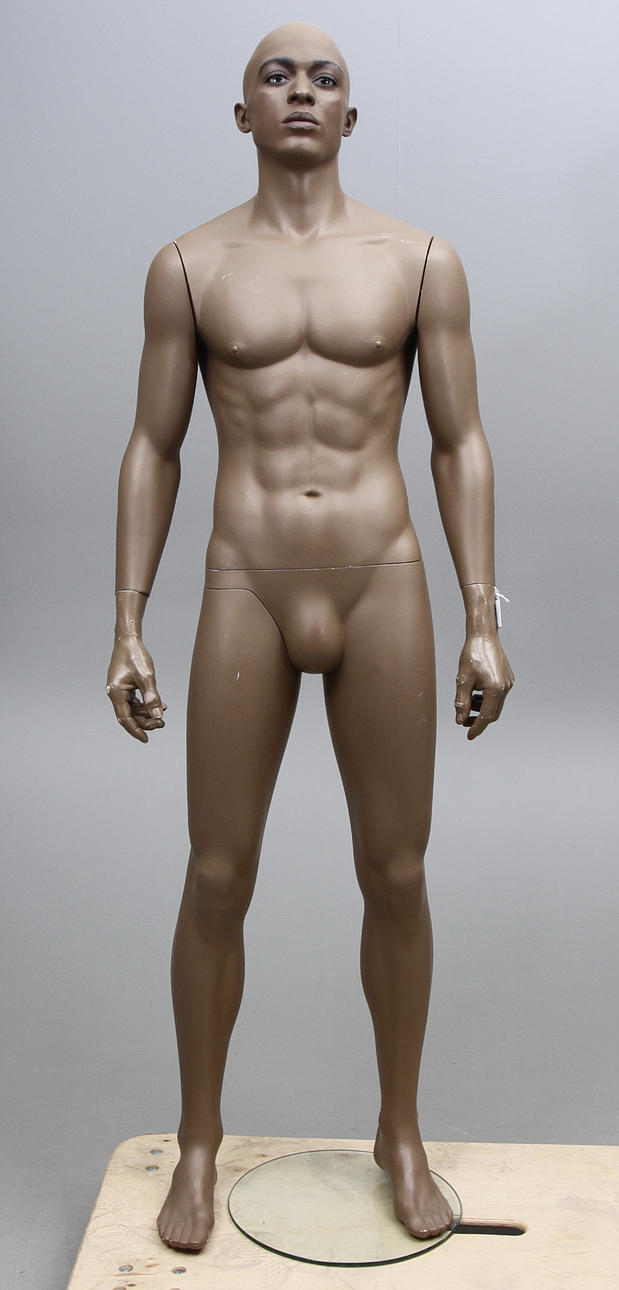 SKYLTDOCKA, New John Nissen Mannequins. Konkurs efter Uteliv Linköping.