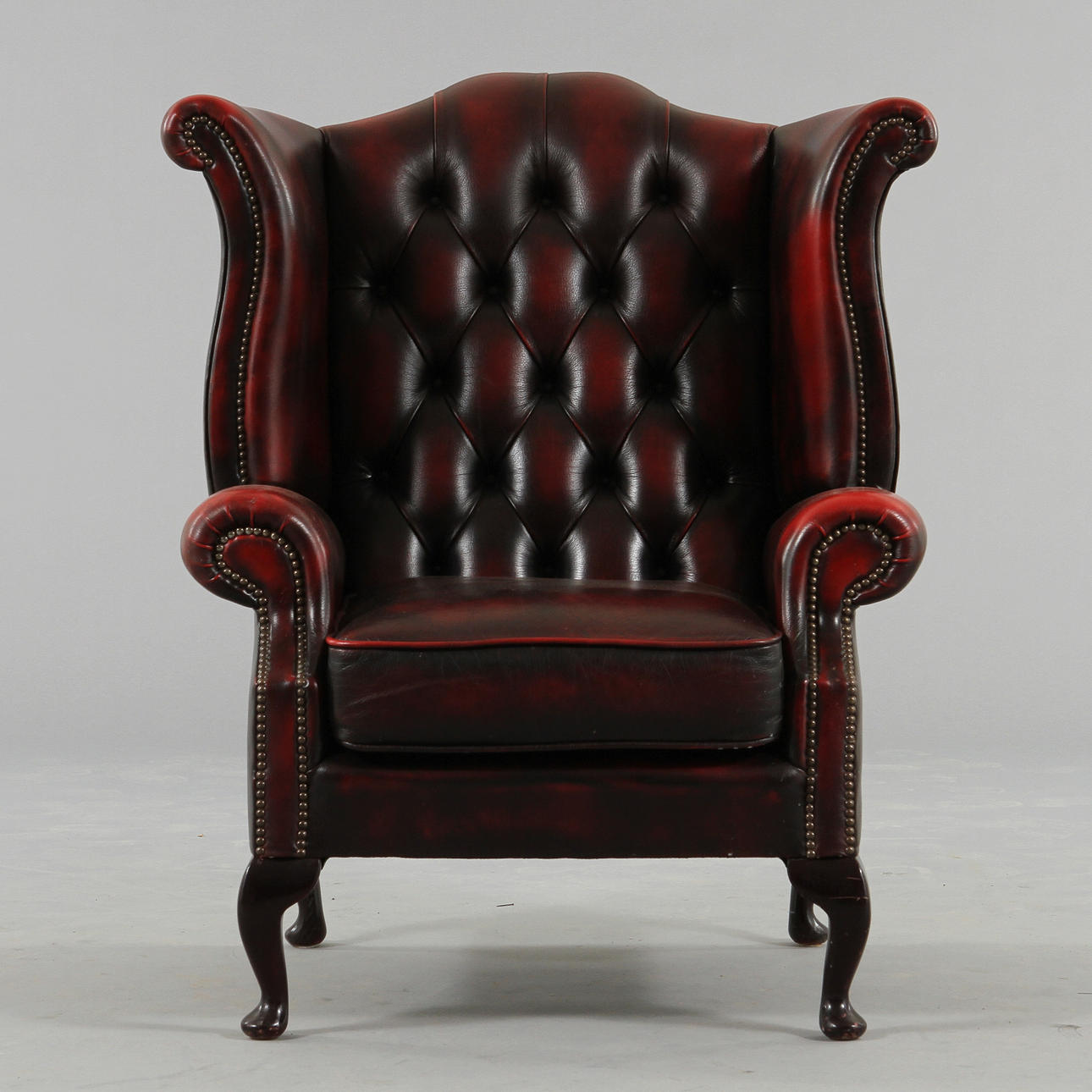 ÖRONLAPPSFÅTÖLJ, Chesterfield, 1900-tal.