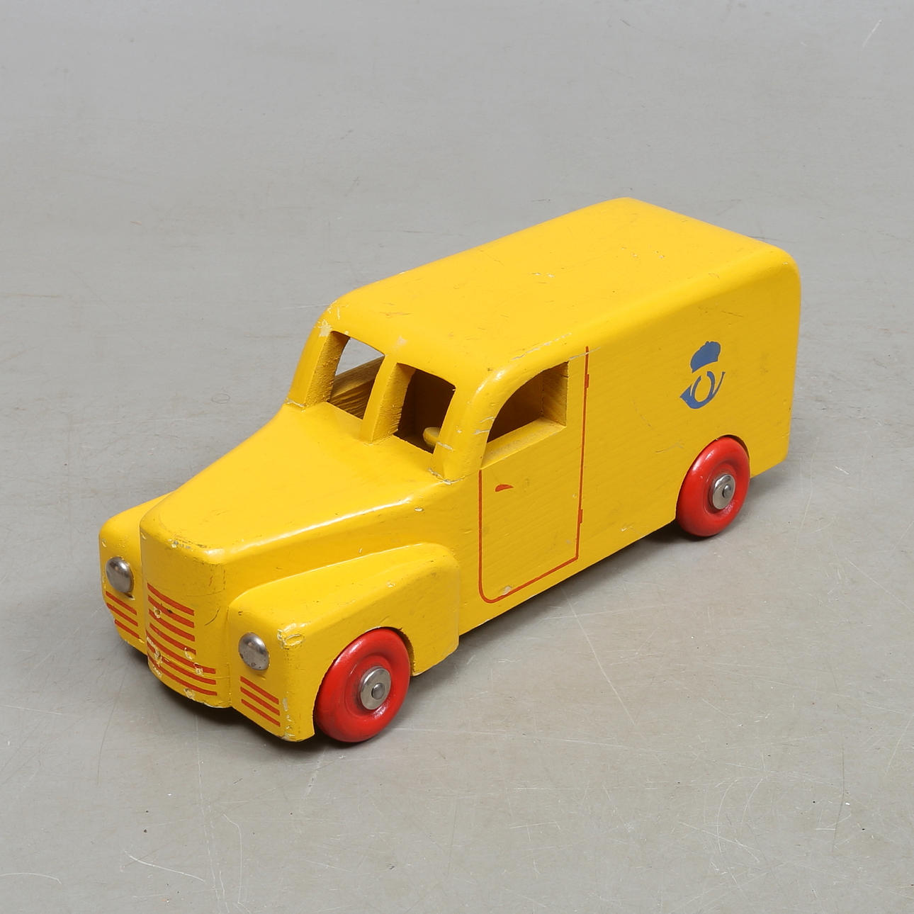 BRIO Postbus i træ, gul.