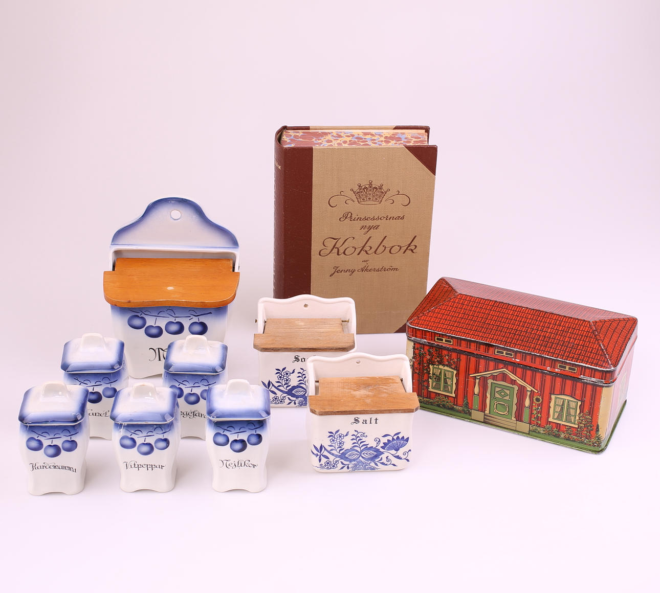 KRYDDBURKAR, 8 st(6+2) + KOKBOK + PLÅTBURK.