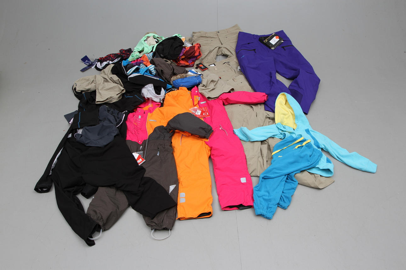 KLÄDER, ca 30 delar, Konkurs efter Uteliv Linköping.