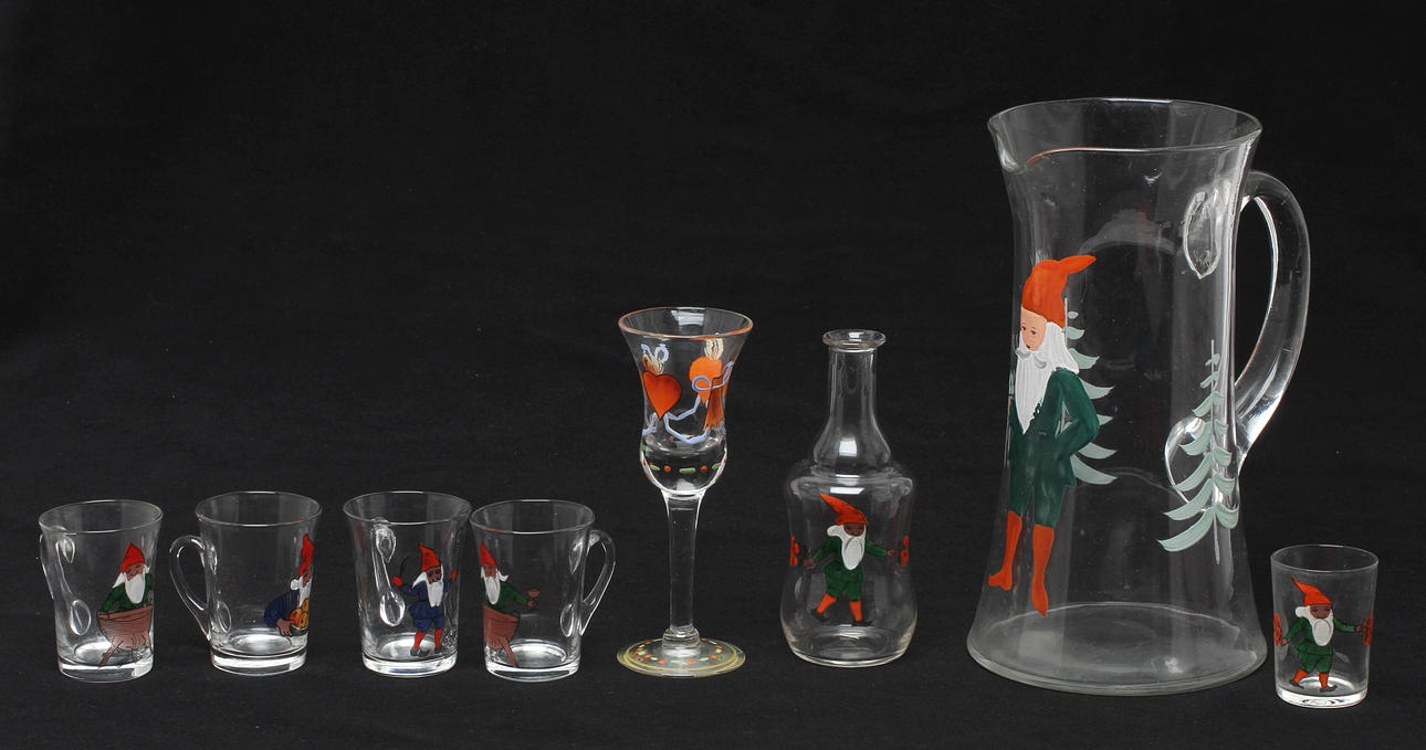 PARTI GLAS, 18 delar, mestadels med tomtemotiv, 1900-tal.