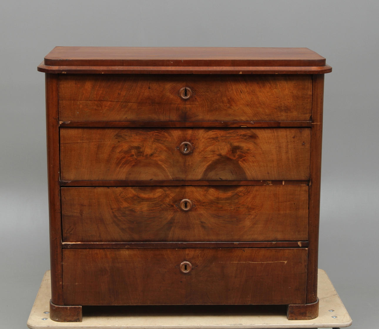 BYRÅ, mahognyfanér, 1800-tal.