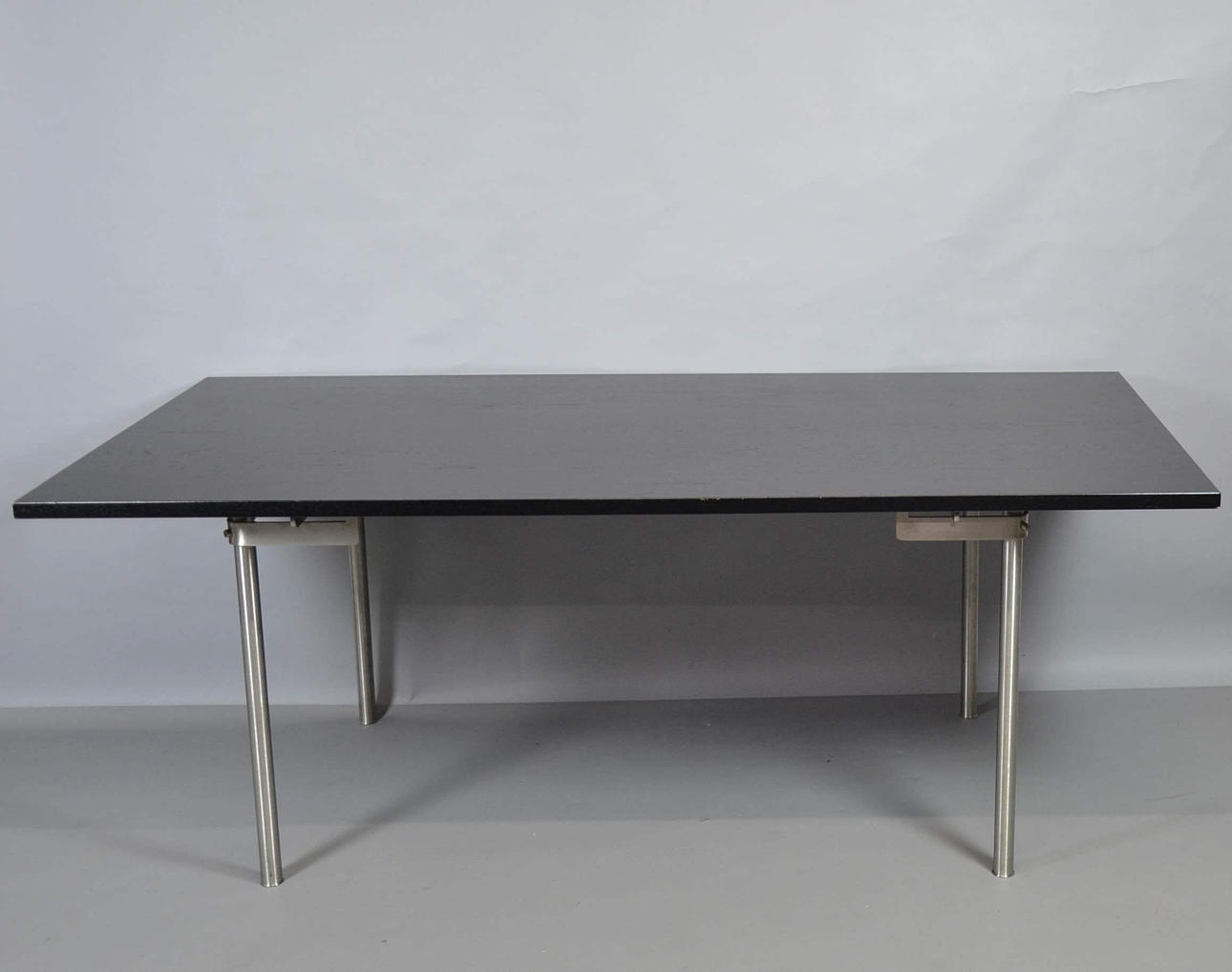 HANS J WEGNER. SPISEBORD CH318.