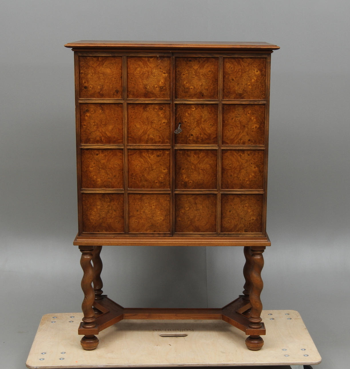 SKÅP, barockstil, 1900-talets andra hälft.