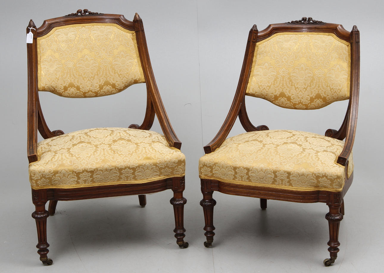 FÅTÖLJER, valnöt, ett par, 1800-tal.