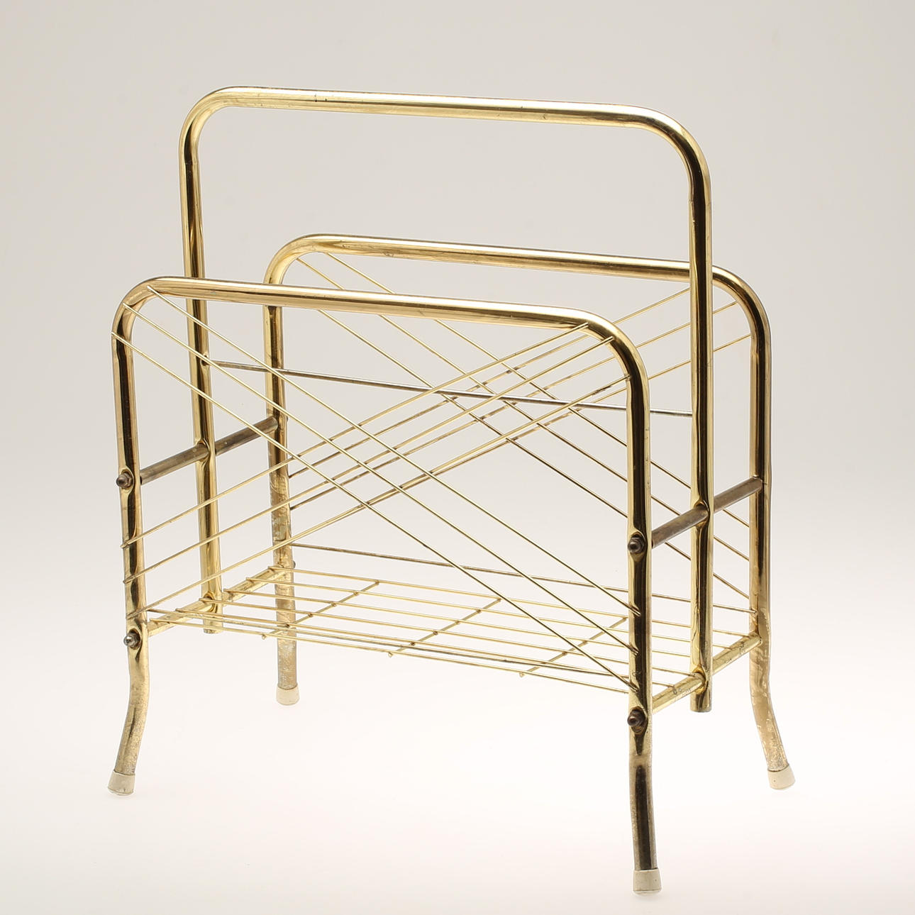 ZEITUNGSKORB, Messing, 1950/60er Jahre.