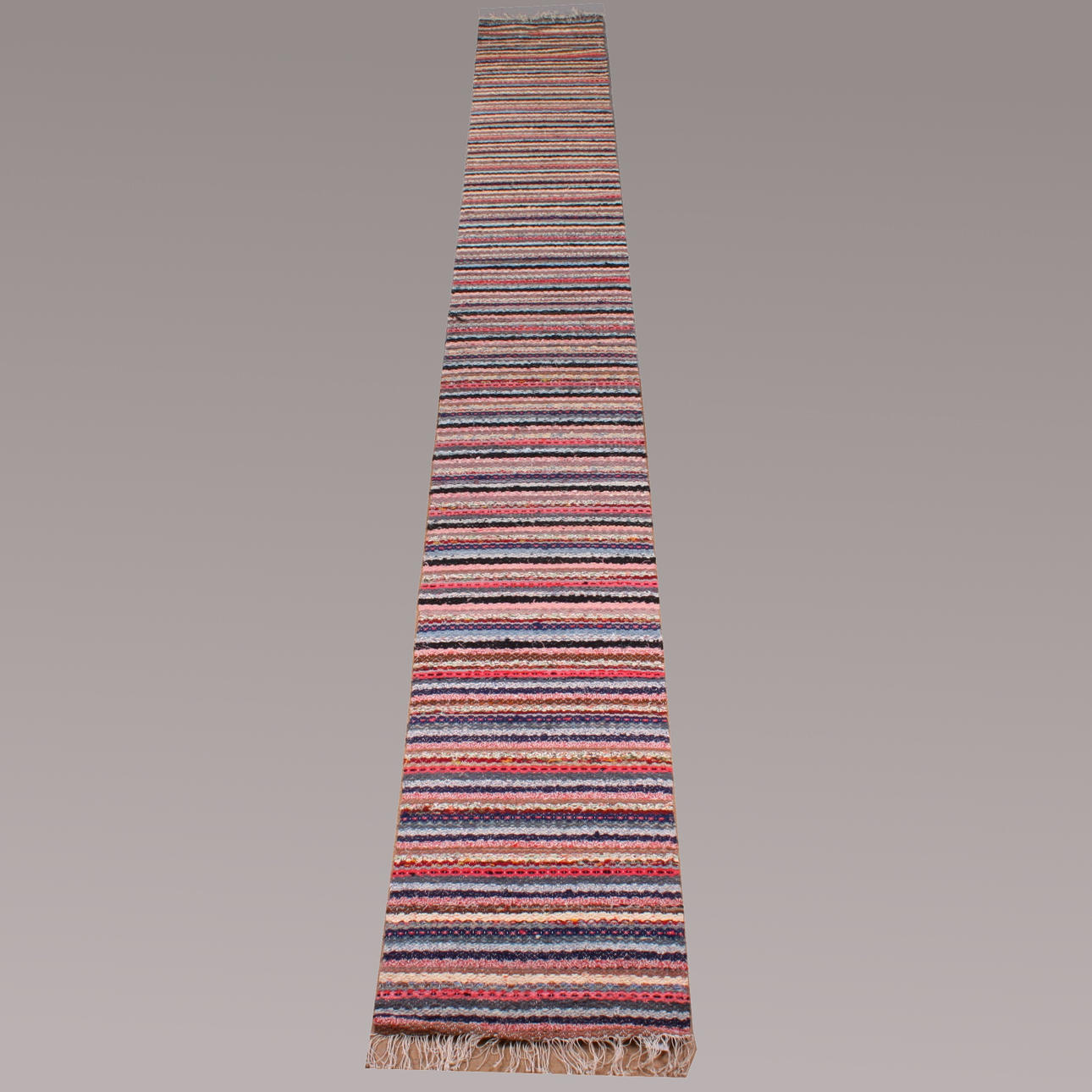 RAG CARPET, 448 x 62 cm.