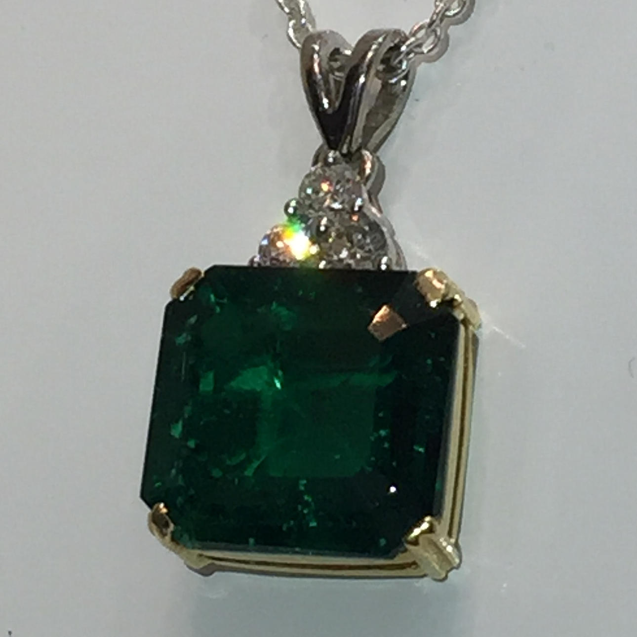 STOR SMARAGD OCH DIAMANT HALSBAND.