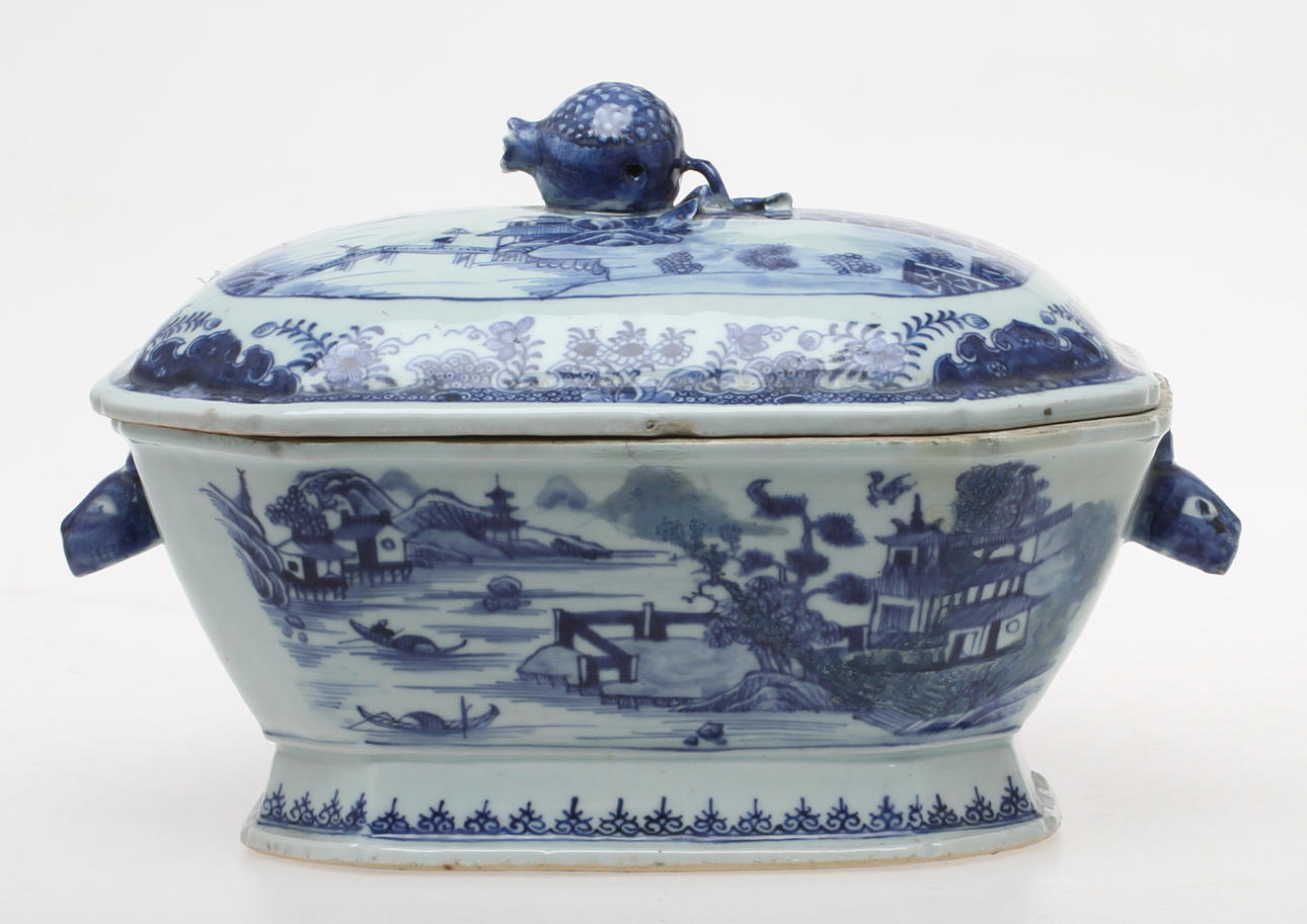 TERRIN med senare lock, porslin, Kina, 17/1800-tal.