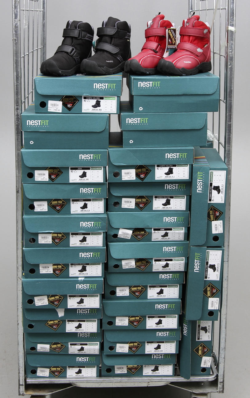 NYA BARN/UNGDOMSSKOR, 45 par, strl 23-30, Nestfit.