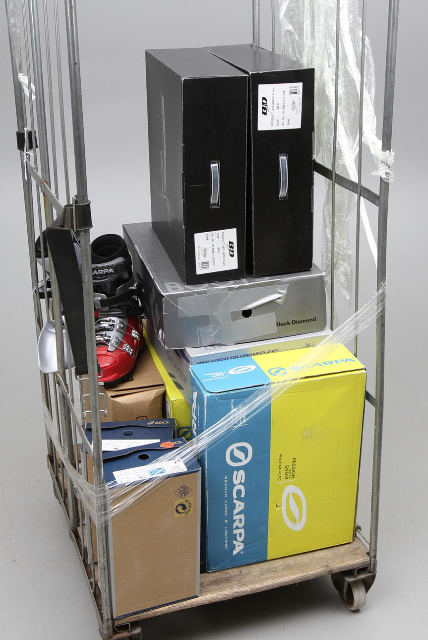 PARTI PJÄXOR OCH SKOR, 12 par, Scarpa, Black Diamond och Lange.