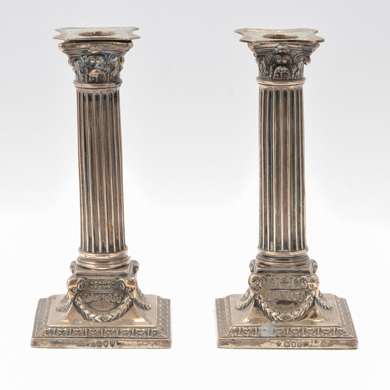 LJUSSTAKAR, ett par, silver, London, 1892/1893.